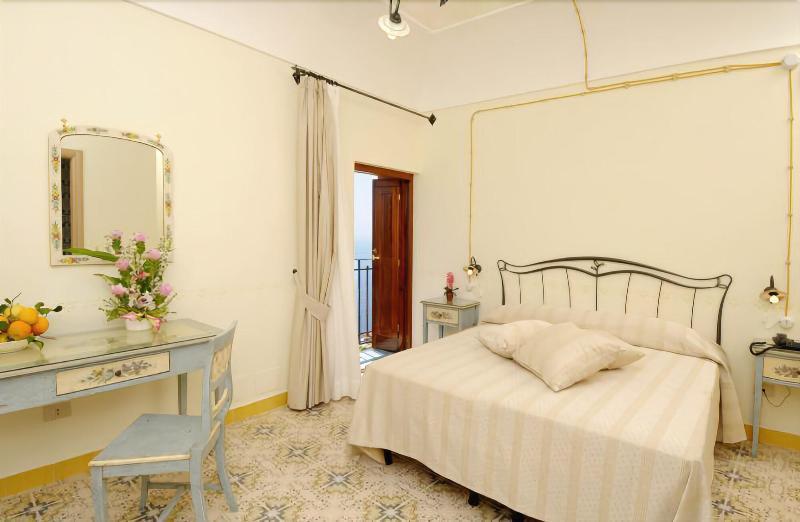 Degli Dei Bed & Breakfast 2*