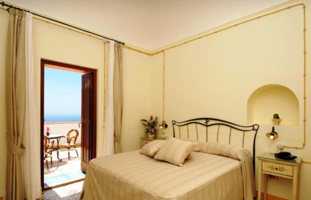 Bed & Breakfast Degli Dei 2*